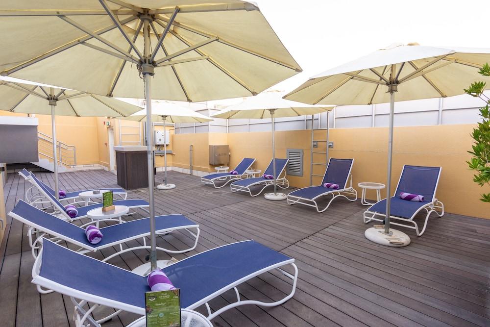 Premier Inn Abu Dhabi Airport Business Park Exterior foto