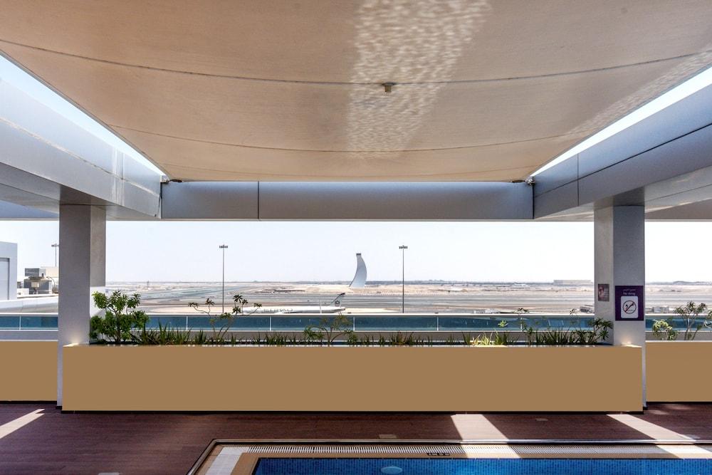 Premier Inn Abu Dhabi Airport Business Park Exterior foto