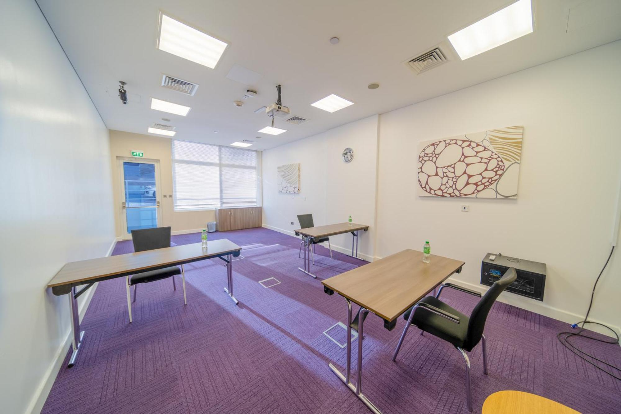 Premier Inn Abu Dhabi Airport Business Park Exterior foto