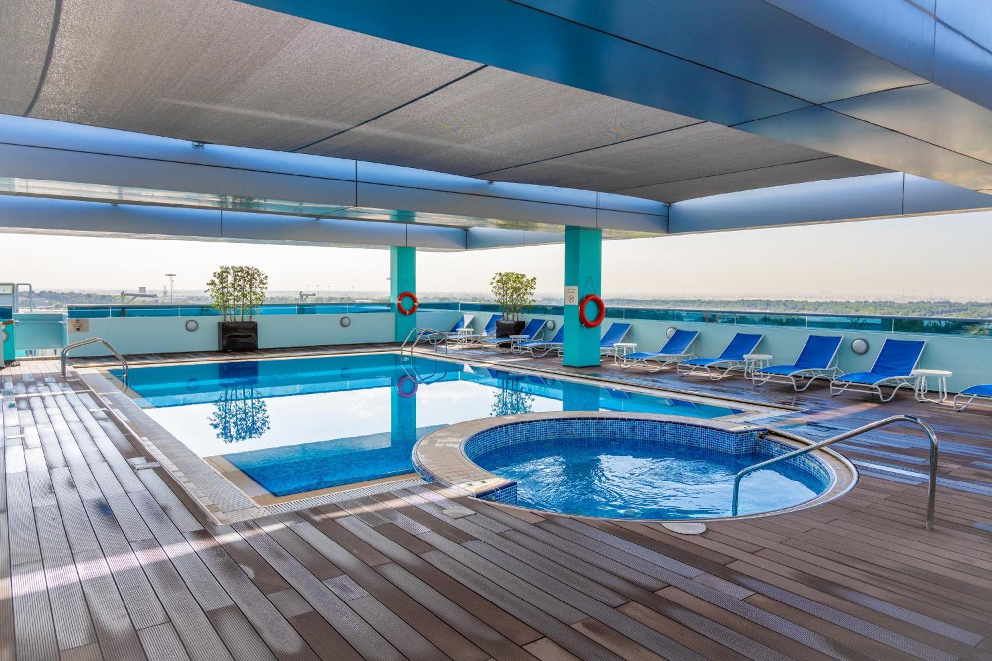 Premier Inn Abu Dhabi Airport Business Park Exterior foto