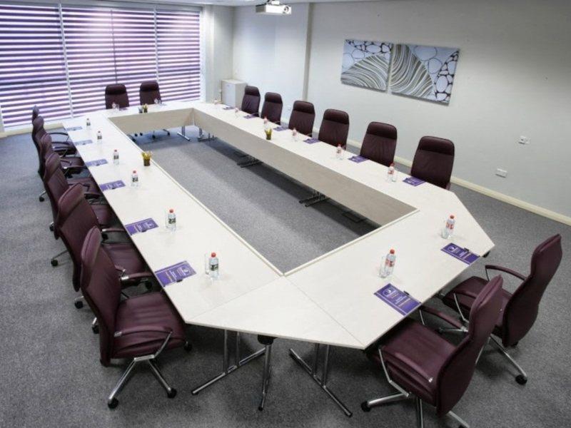 Premier Inn Abu Dhabi Airport Business Park Exterior foto
