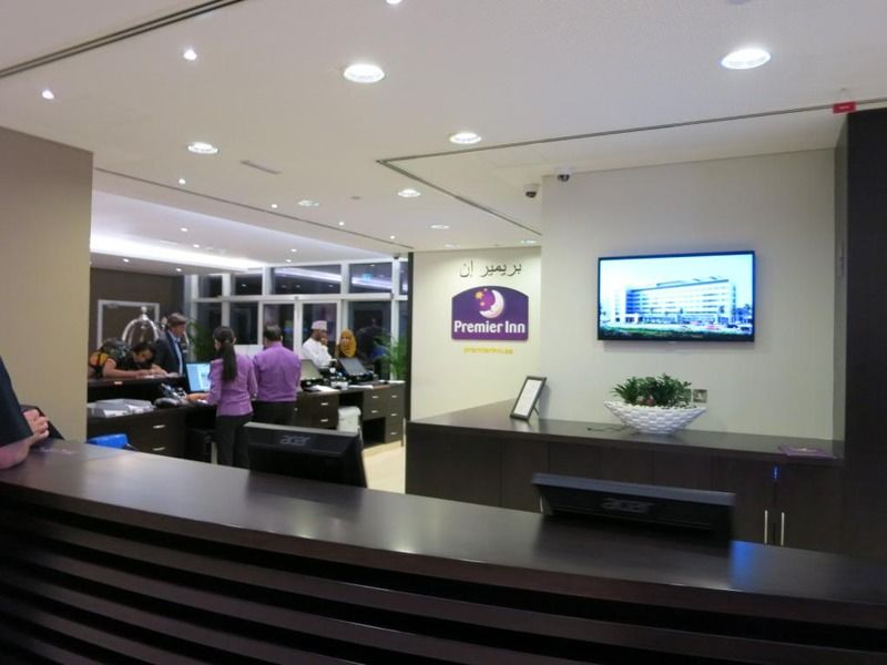 Premier Inn Abu Dhabi Airport Business Park Exterior foto