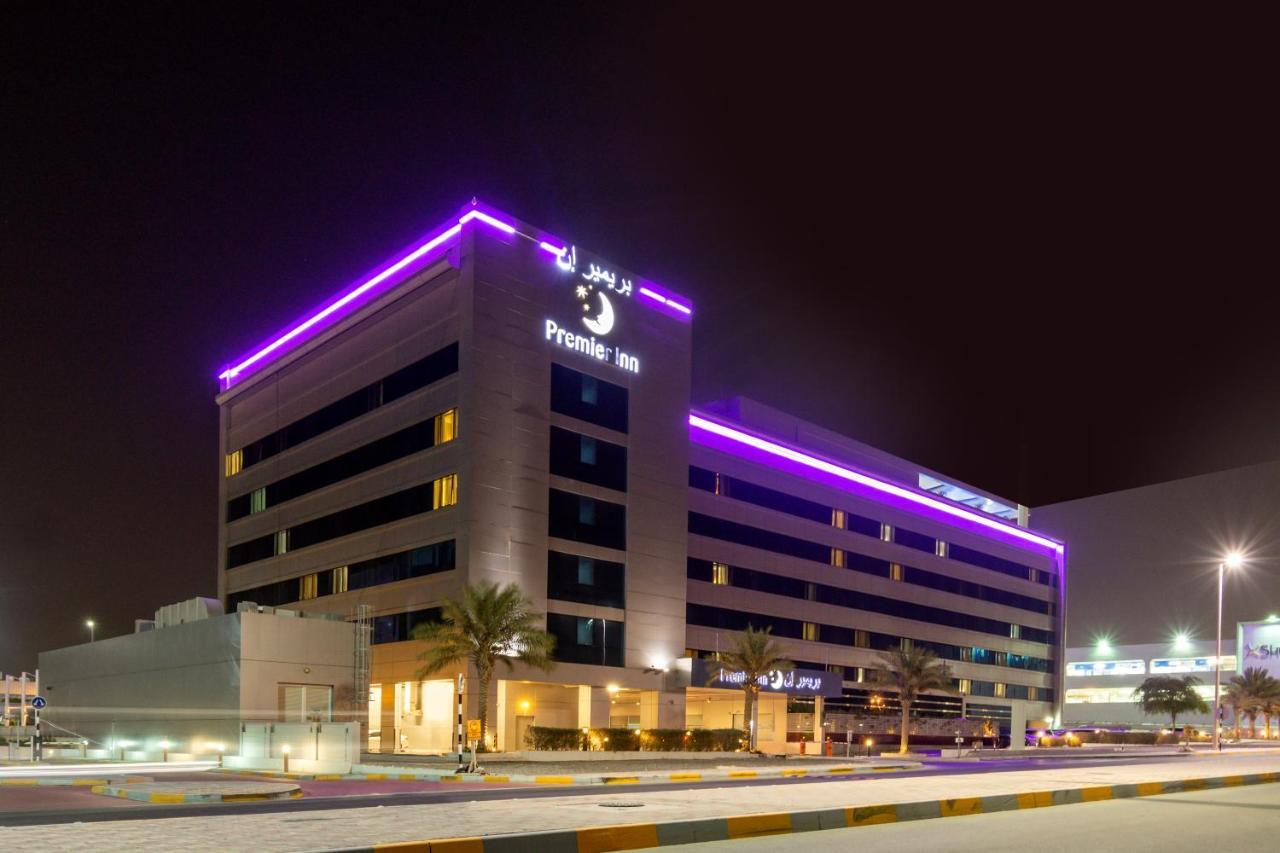 Premier Inn Abu Dhabi Airport Business Park Exterior foto
